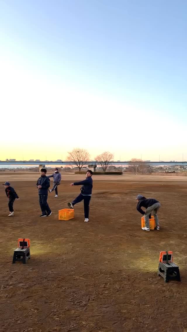 下記、意識したいこと⚾️↓
・胸と腕の軌道を揃えること(シングルプレーン)
・全身を連動させること
・腕の力だけで投げないこと
・足裏全体で地面を踏んでおくこと
・ゼロポジションでリリースすること
・