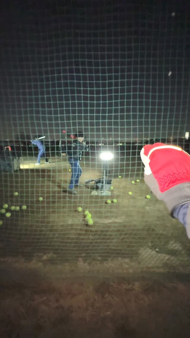 ⚾️クローズドスキル(自分のペース)
周りの環境が変わらず、自分のタイミングでできる運動のことです。
例えば、止まっているボールを打つ「置きティー」や、陸上のスタート、ボウリングなどがこれにあたります